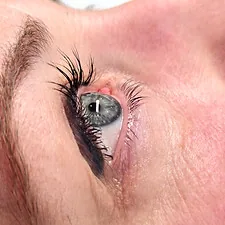 Resultaat van een wimperlift met een open, frisse blik
